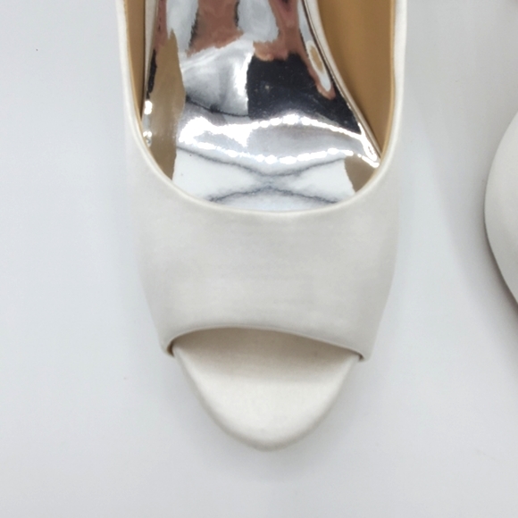 Badgley Mischka Kiara, White, NIB - Picture 9 of 13